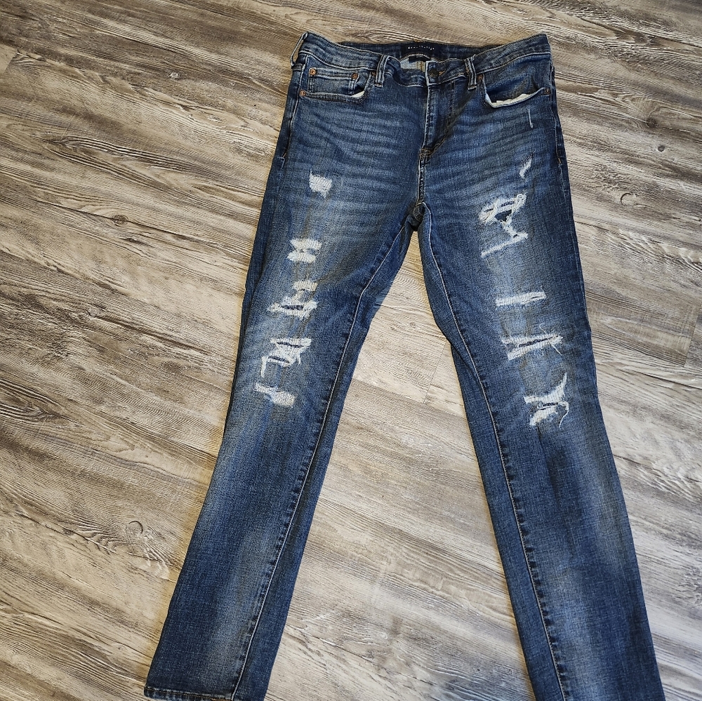 AEROPOSTAL RIPPED JEANS SIZE 34/32